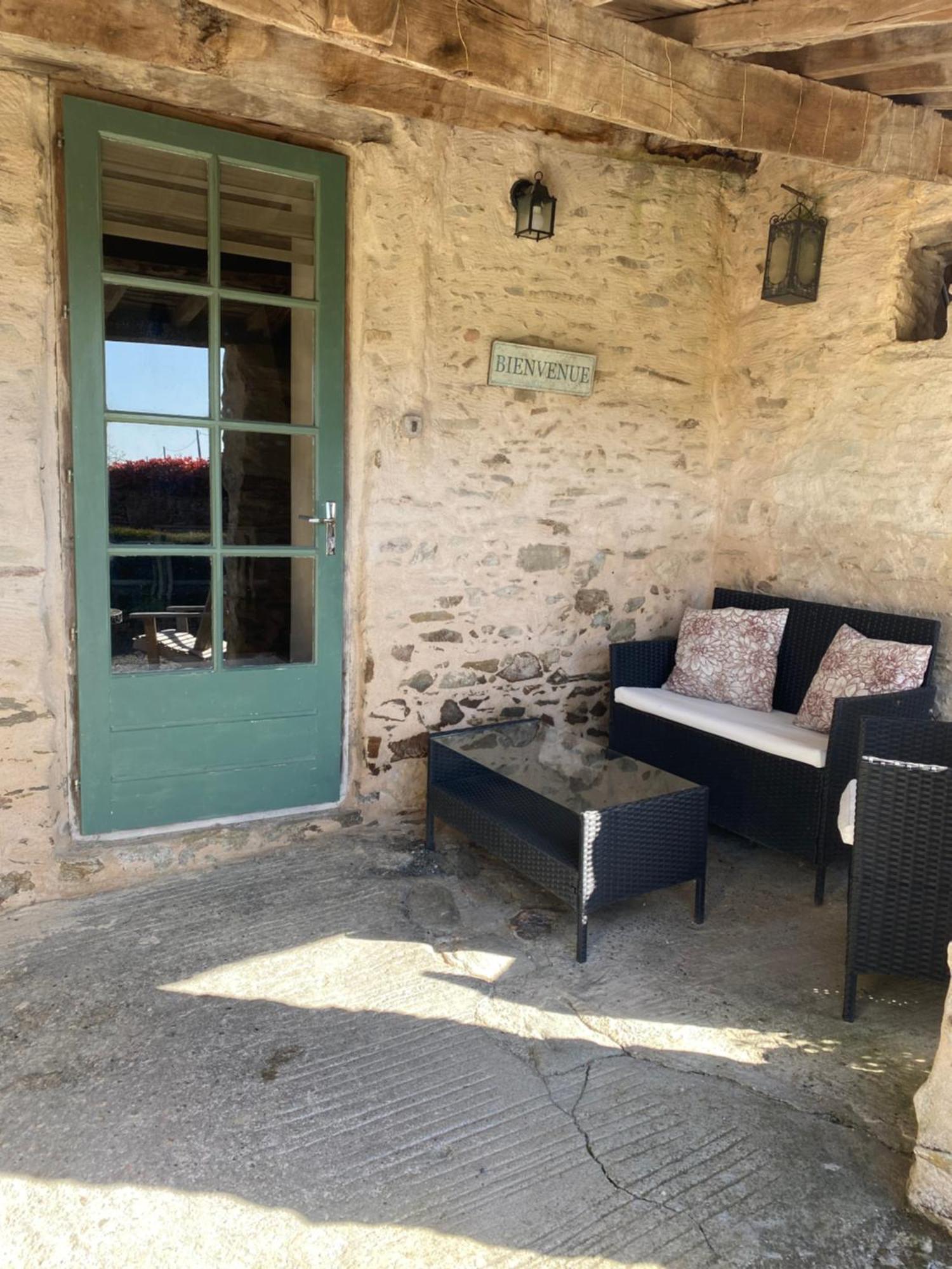 Les Puvinieres Guest House Breuil-Barret Exterior photo
